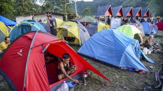 Suasana festival 1000 Tenda Kaldera di Desa Meat, Balige, Toba, Sumatera Utara, Sabtu (25/6/2022). ANTARA FOTO/Fransisco Carolio