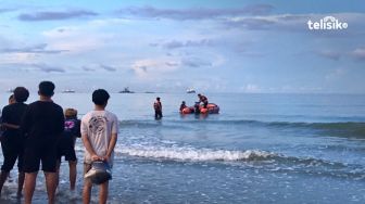 Tiga Pengunjung Pantai Batu Gong Digulung Ombak, Satu Hilang Tenggelam
