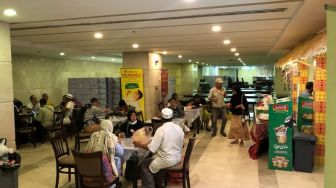 Jamaah Haji Kangen Rumah Bisa Makan di Warung Indonesia di Al Kiswah Towers Hotel Makkah