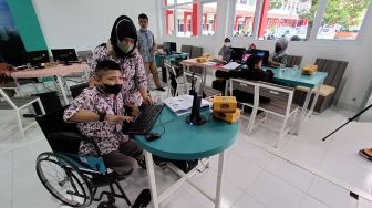 Berharap Bisa Mengubah Nasib, 20 Penyandang Disabilitas Ikuti Pelatihan IT di SMK Telkom Purwokerto