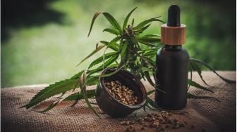 Studi: Perempuan yang Hisap Ganja Sebelum Berhubungan Seks Bisa Capai Klimaks dan Orgasme