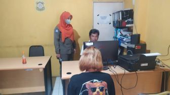 Mesum di Kamar Kos, Sepasang Kekasih di Padang Ditangkap Warga dan Digelandang ke Mako Satpol PP