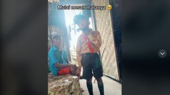 Diprank Ibunya Tidak Naik Kelas, Mata Merah Anak Ini buat Warganet Kasihan: Melas Banget