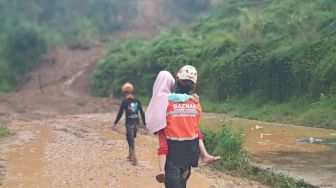 Baznas Penuhi Kebutuhan Gizi Korban Bencana Longsor dan Banjir Bandang di Kabupaten Bogor