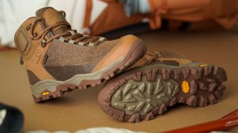 Sepatu Hiking Ini Didesain Khusus untuk Perempuan, Fungsional Sekaligus Elegan