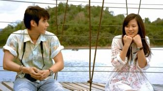 Review Film Crazy Little Thing Called Love: Kisah Cinta Anak SMA