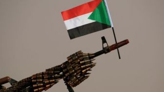 Kronologi Perang Sudan, Konflik Dua Pemimpin Militer Pasca Kudeta