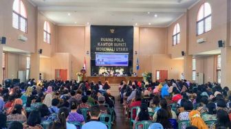 Bupati Morowali Utara Beri Perhatian Khusus Terhadap Guru Kontrak