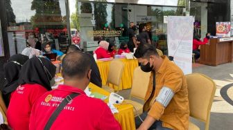 Pandemi Covid-19 Melandai, BIN Sumbar Tetap Gencarkan Vaksinasi di Pusat Perbelanjaan di Kota Padang