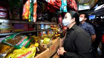 Pedagang Pasar Ini Menangis Karena Puan Maharani Beli Bahan Lodeh di Lapaknya