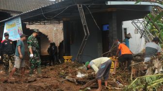 Kondisi rumah warga yang rusak akibat banjir bandang di Desa Tunjungrejo, Margoyoso, Pati, Jawa Tengah, Selasa (28/6/2022).  ANTARA FOTO