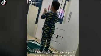 Bikin Ngakak, Disuruh Jangan Buru-Buru, Anak Ini Malah Lakukan Gerakan Salat Slow Motion