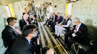 Presiden Joko Widodo (ketiga kanan) dan Perdana Menteri India Narendra Modi (kedua kanan) berada di helikopter militer tipe Sikorsky CH53�untuk menghadiri Konferensi Tingkat Tinggi (KTT) G7 ke-48 di Munich, Jerman, Senin (27/6/2022). ANTARA FOTO/Biro Pers Setpres