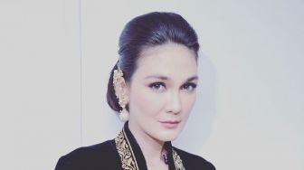 5 Foto Luna Maya Pakai Baju Adat, Cantik dengan Wajah Khas Indonesia