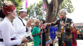 Hadiri Borobudur Student Festival, Ganjar Borong Baju Karya Siswa Sekolah