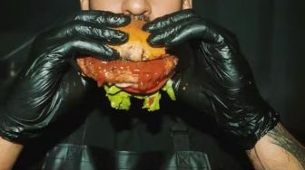 Perusahaan Ini Bikin Burger Vegan Rasa Daging Manusia, Teksturnya Dibuat Semirip Mungkin