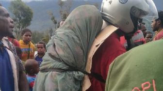 Jenazah Pendeta dan Warga di Papua Dibonceng Motor, Publik: Kesenjangan Itu Nyata
