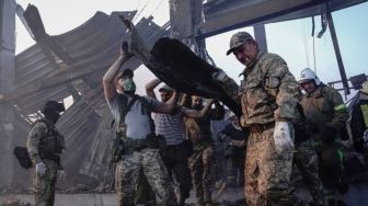 18 Orang Tewas Akibat Hantaman Rudal Rusia di Kamp Liburan Dekat Pelabuhan Odesa Ukraina