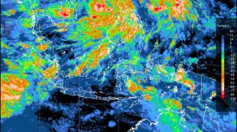 Peringatan Cuaca, Awas Gelombang Tinggi karena Siklon Tropis di Utara Indonesia