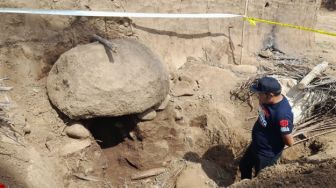 Gali Tanah Buat Bata, Warga Bondowoso Menemukan Batu Dolmen Kuburan Kuno Leluhur