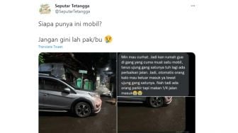 Duh, Mobil Parkir Sembarangan sampai Halangi Jalan Masuk Gang, Bikin Emosi