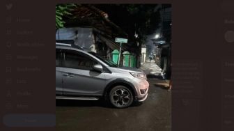 Potret Parkir Honda BR-V Milik Tetangga yang Ngawur, Akses Jalan di Gang Sempit Nyaris Tertutup Bikin Warga Geram