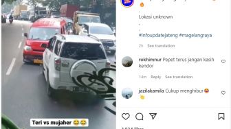 Toyota Rush Pukul Mundur Mobil Angkot yang Hendak Salip Kendaraan Lain saat Macet, Aksinya Jadi Hiburan Publik