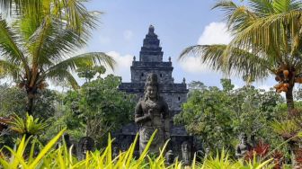 Berwisata dengan Nuansa Kerajaan Jawa Kuno di Lembah Tumpang Resort Malang