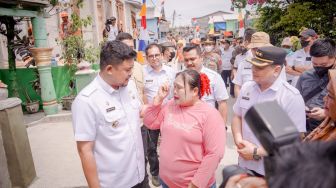 Temui Bobby Nasution, Wanita Ini Menangis dan Ucapkan Terima Kasih Rumahnya Dibedah