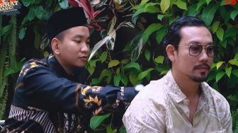 Podcastnya Disebut Bikin Celaka Bintang Tamu, Denny Sumargo Konsultasi ke Ustaz
