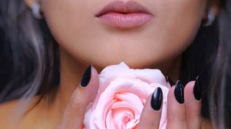 3 Manfaat Lip Blushing, Solusi Mengatasi Bibir Gelap