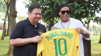 Raffi Ahmad Boyong Ronaldinho, Menteri Airlangga Berharap Bermanfaat untuk Sepakbola Indonesia