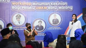 Kunjungi Pelatihan UMKM di Malang, Sandiaga Soroti Potensi Produk Minuman yang Tak Pernah Sepi Peminat