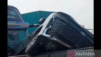 Insiden Bus Tabrak Belakang Toyota Voxy Sebabkan Tabrakan Beruntun di Jalan Tol Jakarta-Cikampek