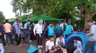 Sudah Semalam Imigran di Tanjungpinang Menginap di Depan Kantor UNHCR Menuntut Perbaikan Fasilitas Kesehatan ke IOM