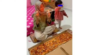 Rayakan Ulang Tahun, Ibu Syok Pizza untuk Kue Malah Jadi Keset Kaki Anaknya