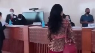 Outfit Krisdayanti Ngantor di DPR RI Jadi Omongan, Selera Fashionnya Ga Pernah Salah