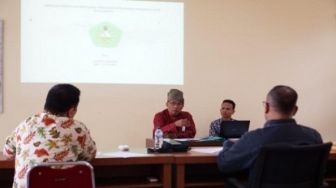 Anggota DPR RI Effendi Sianipar Sukses Seminar Proposal Tesis di Pascasarja