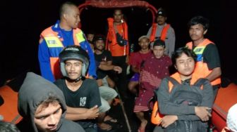 13 Penumpang KM Karmila Dievakuasi di Perairan Pulau Kambing NTT