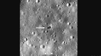 Tabrakan Roket Misterius Ciptakan 2 Kawah Baru di Bulan