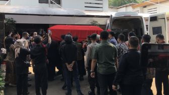 Detik-detik Jenazah Tjahjo Kumolo saat Tiba di Rumah Dinas Widya Chandra
