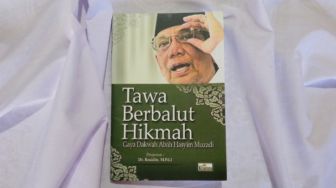 Ulasan Buku Tawa Berbalut Hikmah, Gaya Dakwah Abah Hasyim Muzadi