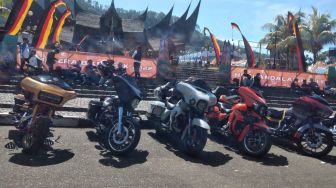 Ratusan Rombongan Moge Harley Davidson &#039;Serbu&#039; Istano Basa Pagaruyuang, Gubernur Sumbar Bilang Begini