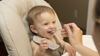 Dokter Izinkan Orang Tua Beri Variasi Rasa untuk Makanan Anak, Termasuk MSG