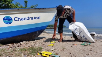 Kumpulkan Sampah Plastik Sambil Melaut, Nelayan Pesisir Anyer Terbantu dengan Pengolahan Sampah Jadi Bensin