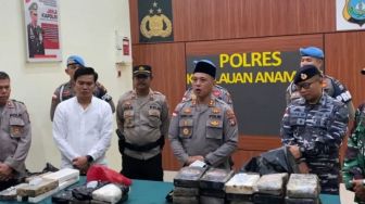 Warga Temukan 36 Paket Kilogram Paket Kokain Tak Bertuan di Pantai Tunjuk