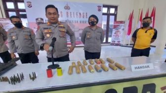 Warga Seram Bagian Barat Serahkan 15 Bom Rakitan ke Polisi