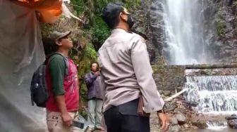 Wisatawan Air Terjun Tirtosari Magetan Tertimpa Batu, Dua Orang Terluka dan Seorang Tewas