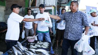 Bagi-bagi Sembako, Komunitas Nelayan Sulsel Menguatkan Dukungan Terhadap Ganjar