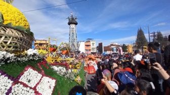 Festival Bunga dan Buah Jadikan Berastagi Lautan Manusia